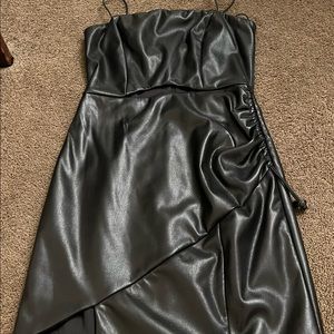 GUESS LEATHER SIDE SCRUNCH DRESS Size xs